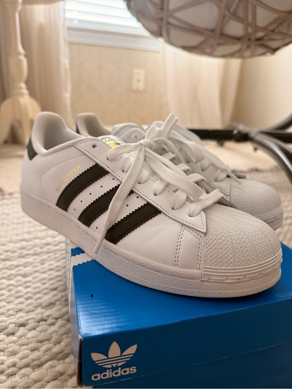 adidas Women’s White & Black Superstar Sneakers Sz 9 (run large)